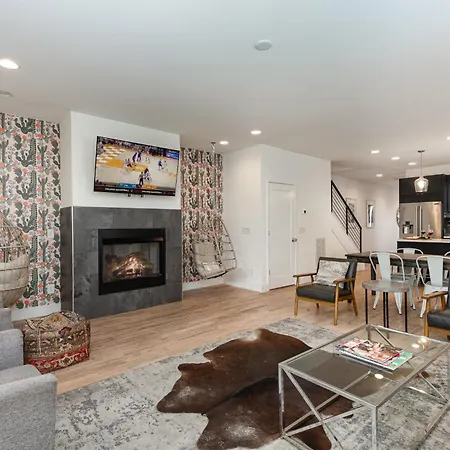 Riff & Rest - 2 Stylish Homes - Mins To Germantown